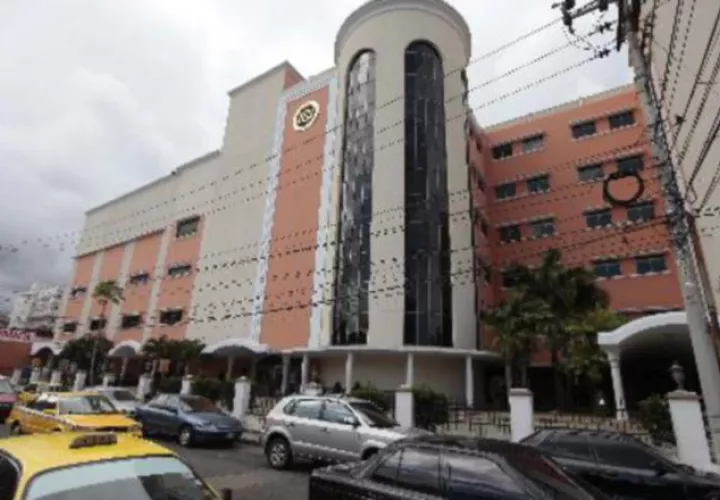 El Hospital Santo Tomás es el único nosocomio público para adultos en el país.
