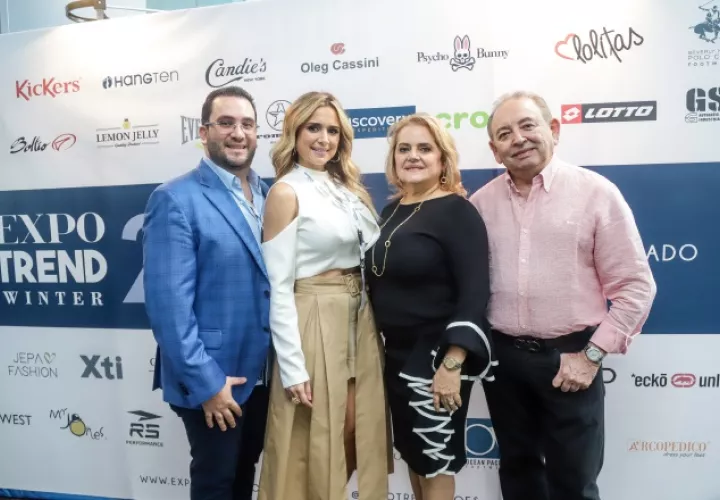 1.  Jean Kadadihi , Patricia Manzano, Grecia Tiniacos de Manzano y Freddy Manzano.