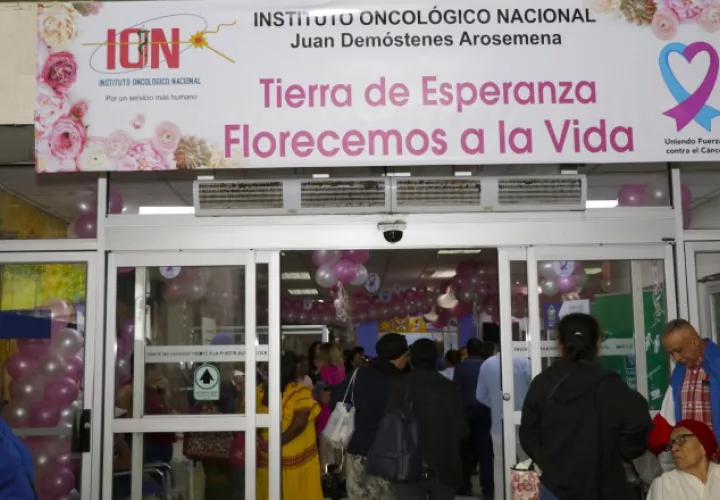 Diversas actividades se desarrollan durante este mes de octubre para evitar el cáncer.