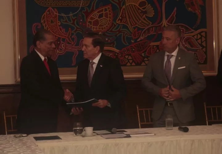Presidente Laurentino Cortizo recibe informe del Pacto de Estado por la Justicia. Víctor Arosemena.