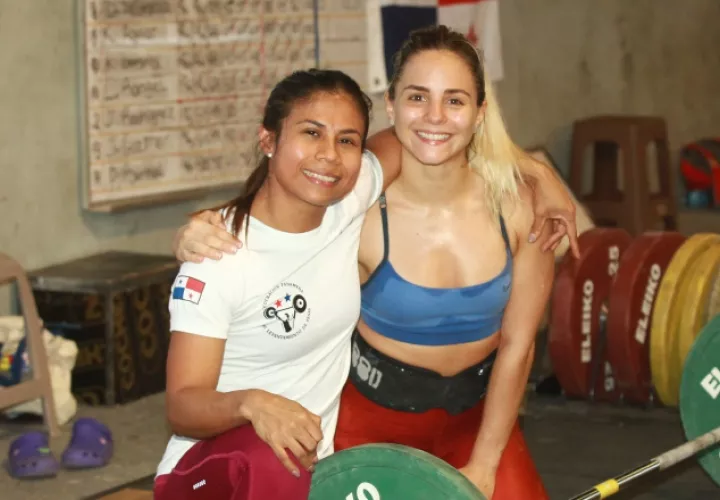 Erika Ortega (izq.)  y Andrea de la Fuente durante un entrenamiento en el Arturo Brown. Anayansi Gamez
