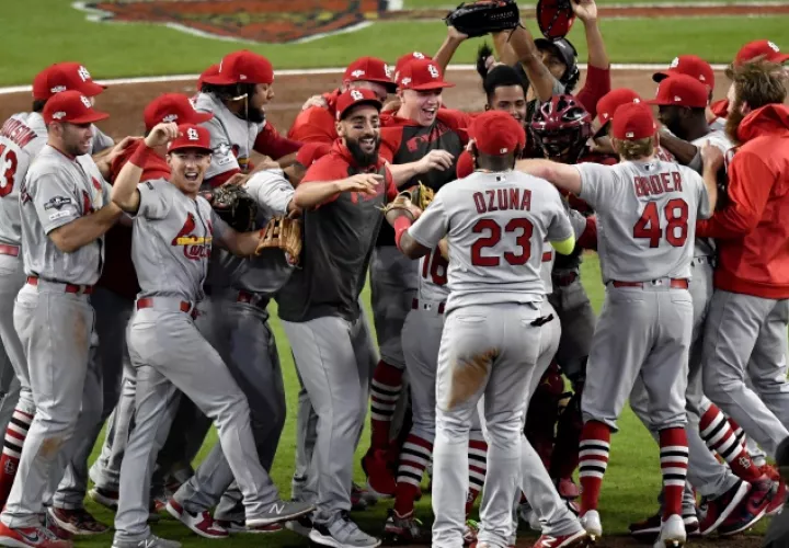 Jugadores de los Cardenales festejan.Foto: AP