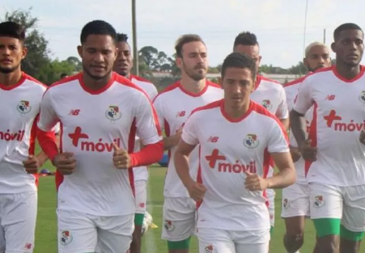 El seleccionado panameño viajó ayer hacia México Foto @Fepafut