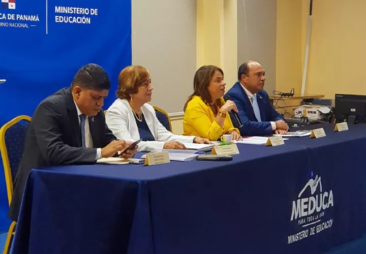 Las autoridades de Educación durante la rendición de cuentas. Foto: Cortesía