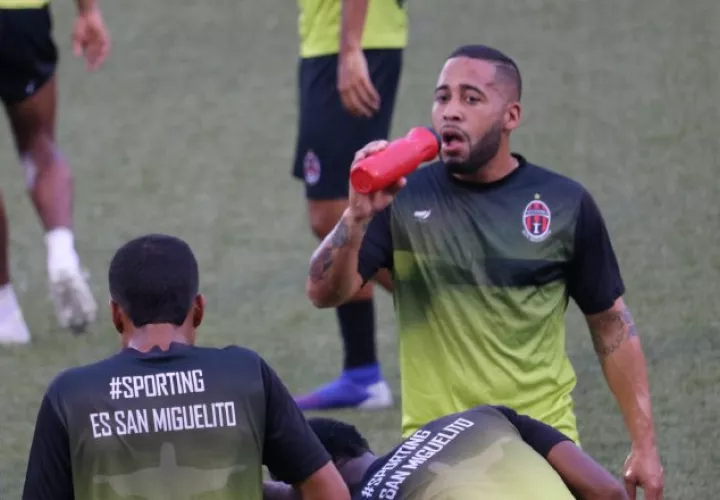 Ernesto Sinclair en los entrenamientos del Sporting. @Sporting