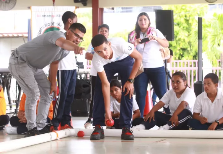 En la actividad participan los padres y los educadores. Foto Anayansi Gamez