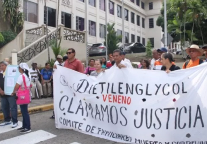 Ayer, se realizó una misa en la Basílica Menor Don Bosco, en honor a las víctimas del dietilenglicol.