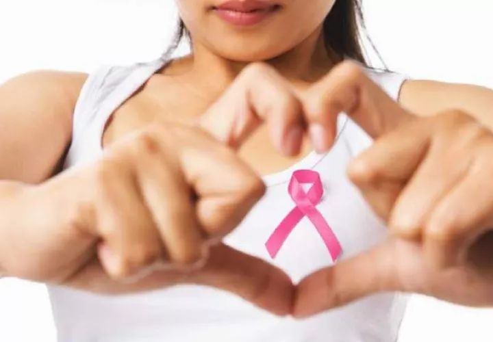 El autoexamen es la primera línea de protección que debe tener la mujer. Foto: Archivo/Epasa