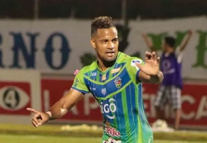 Armando Polo anotó dos goles  para su equipo Santa Tecla. @Santa Tecla.