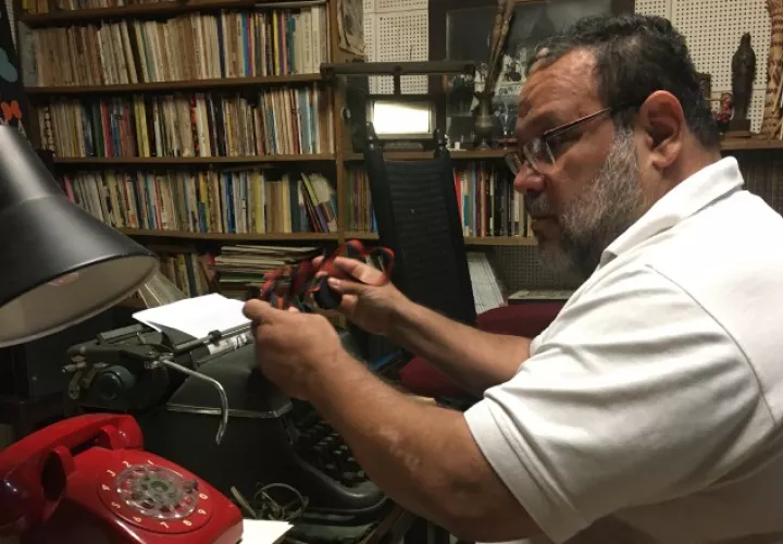La invasión no dejó ninguna enseñanza al panameño, afirma el poeta Héctor Collado. Juan Carlos Lamboglia