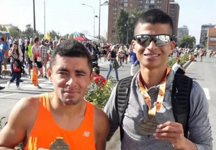 Rafael "El Zorro" Vega (izq.) junto a Edwin González en Valencia, España. Foto Cortesía