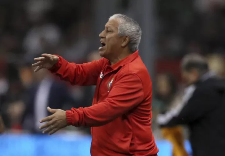 Américo 'Tolo' Gallego retoma los microciclos en el estadio Rommel Fernández. Anayansi Gamez.