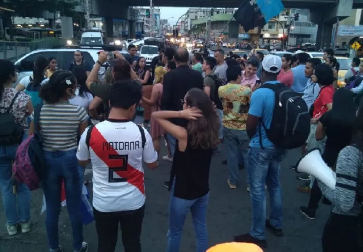 El poder de convocatoria fue evidente el pasado el viernes 8, en donde solo asistieron menos de cien personas. ARCHIVO
