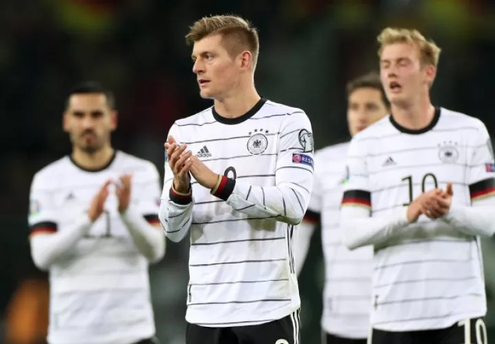 Toni Kroos festeja la clasificación. AP