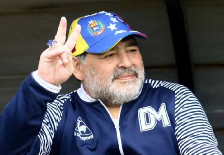 Maradona lo pensó mejor.