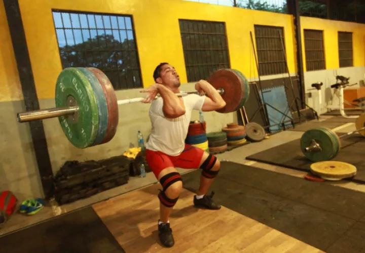 Los pesistas no tienen lugar para entrenar. Anayansi Gamez