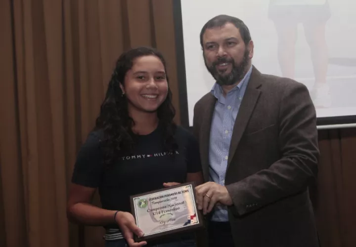 Liz Arce es la campeona U14. Foto:Víctor Arosemena