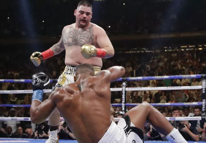 Ruiz ya noqueó a  Joshua.