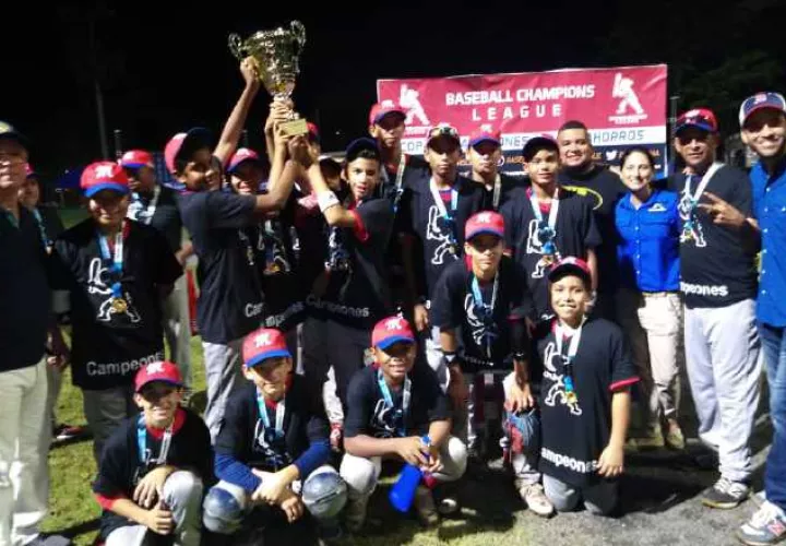 1 Panamá Metro Rojo se coronó en la Sub-12.