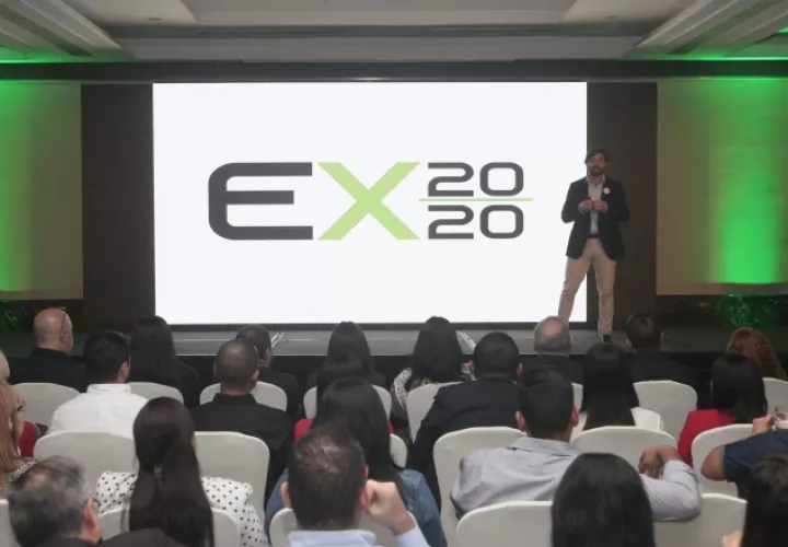 Federico Brisky, gerente general, explica la nueva propuesta que tiene Epasa para 2020.  Víctor Arosemena 