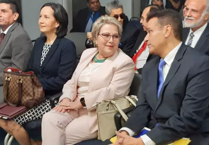 Los tres magistrados principales y seis suplentes fueron ratificados.