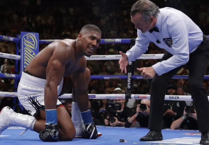 La carrera de Joshua dio un inesperado giro con la derrota ante Ruiz en junio, pero podría revivir el fin de semana. AP