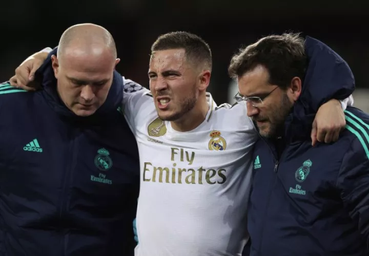 Eden Hazard salió lesionado del partido ante el PSG. Foto EFE