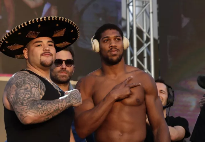 Ruiz y Anthony Joshua AP