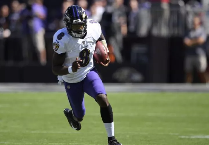 Lamar Jackson fue figura en el partido de ayer. AP