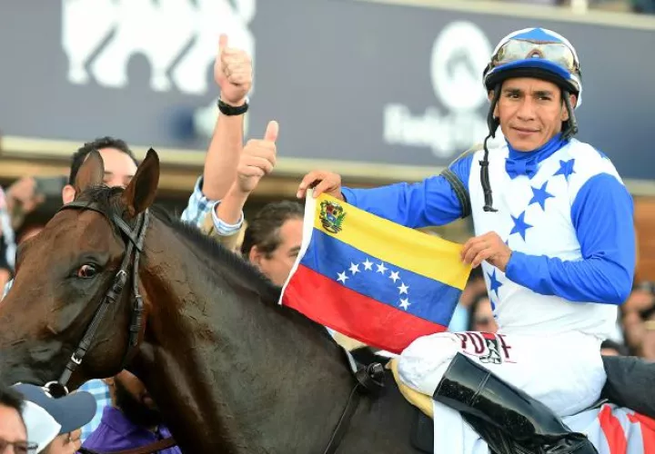 La delegación de  Venezuela recibe a The Brother Slew y su jinete Paco Lópz. Adam Coglianese