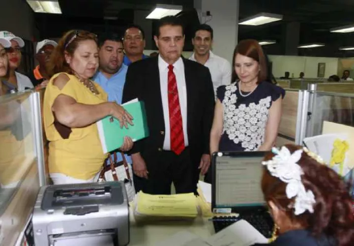 Ricardo Martinelli superó con creces el mínimo de las firmas exigidas por el Tribunal Electoral para sus candidaturas. 