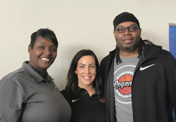 Bárbara Farris junto a Erin Miller (c) y Sam Perkins Foto @Gbrl50