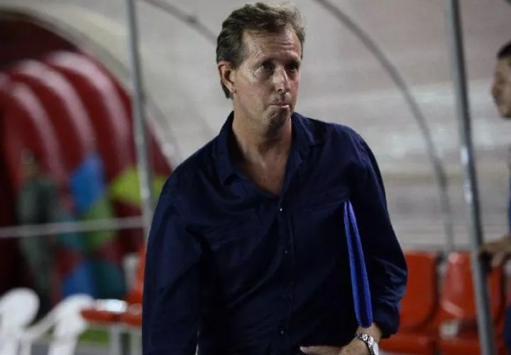 Luego de varios años fuera de la LPF, Gary Stempel toma las riendas del Universitario. Anayansi Gamez