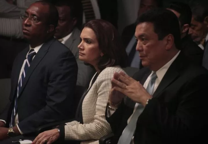Javier Caraballo, Mónica Castillo y Eduardo Ulloa, en su comparecencia ante la Comisión de Credenciales. Víctor Arosemena 