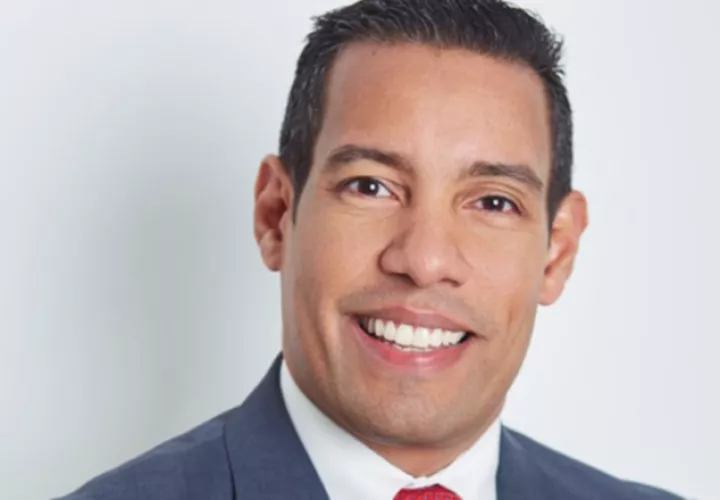 Carlos Romero, ministro de Gobierno, es cuestionado por el procurador González. 