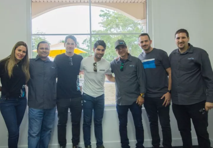 1.  Gloria Menasche, Jorge Walcott, Isaac Cohen, Daniel Zapata, Mauricio Menasche, Alan Schertz y Fabian Gecik.