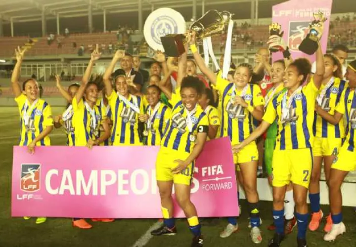 Universitario ganó de forma épica su tercer campeonato en la liga femenina. Anayansi Gamez