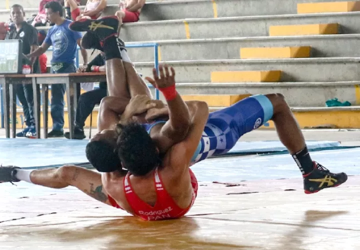 Acción de la competencia de lucha. Foto Cortesía