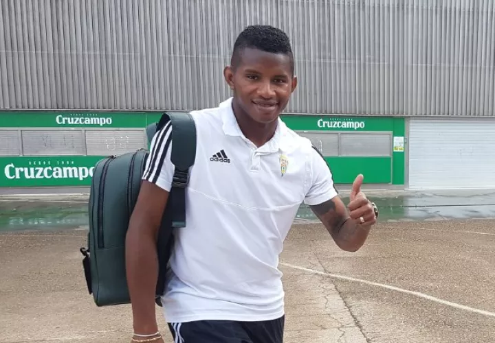 Fidel Escobar ha jugado de defensa y mediocentro en su club y en la selección de Panamá. Foto   @CordobaCF_ofi