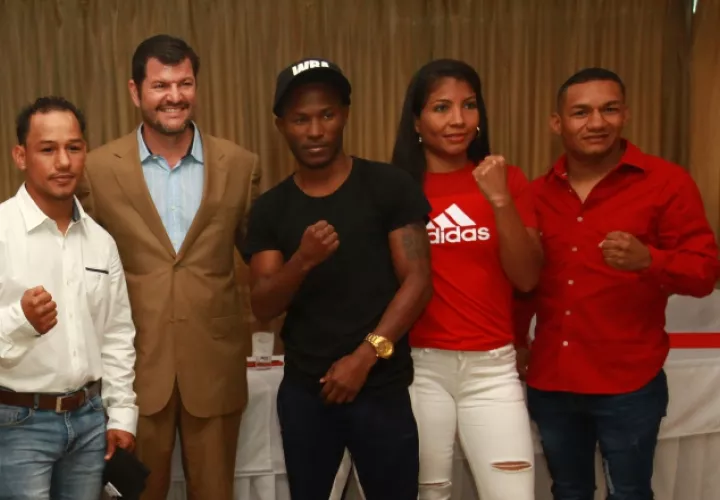 Luis Concepción, Rogelio Espiño, Daniel Matellón, Laura Ledezma y Carlos Ortega. Foto:Anayansi Gamez