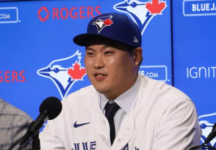 Shun Yamaguchi durante su presentación. Foto @BlueJays