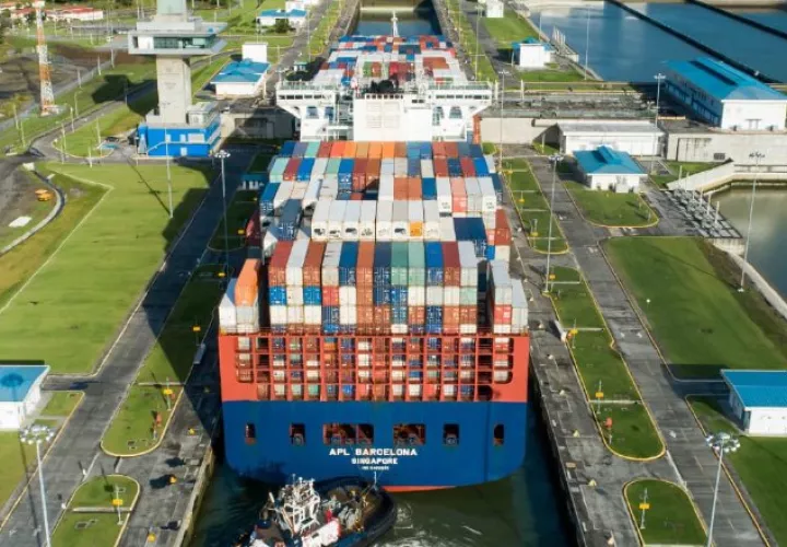 La fuerza laboral del Canal de Panamá está conformada por cerca de 9,550 profesionales, ingenieros, técnicos y marinos. Archivos