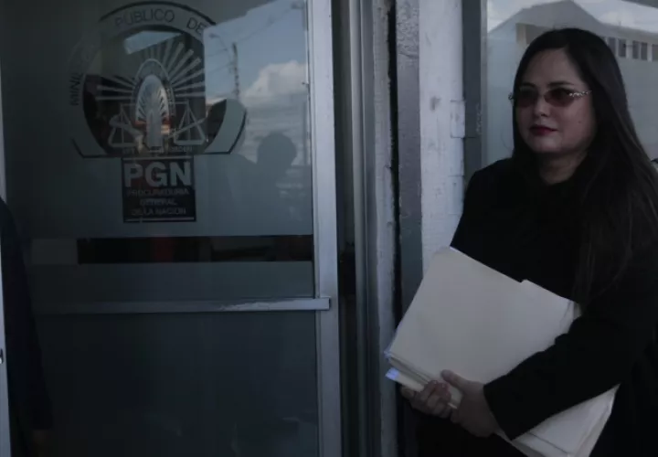 La diputada se apersonó a la Fiscalía Metropolitana.  Víctor Arosemena