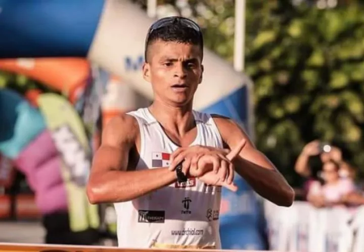 Edwin Rodríguez en su debut en la Maratón Internacional de la Ciudad de Panamá terminó con tiempo de 2h 35min 09s. Cortesía.