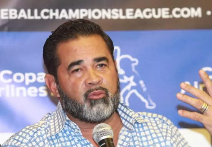 Ozzie Guillén  durante la presentación del evento de esta noche en el Rod Carew. Foto Anayansi Gamez