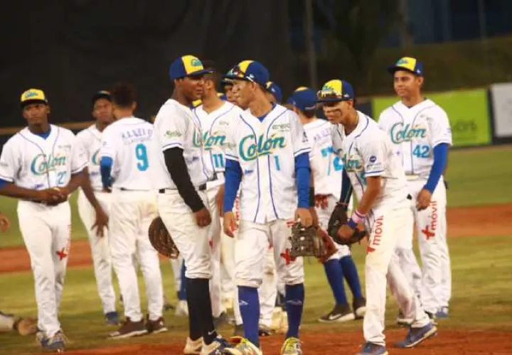 Colón festeja su triunfo sobre Veraguas ayer en el Rod Carew. Foto: Anayansi Gamez