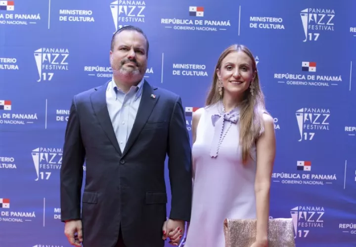 1. Gabriel González y Carmen Castro.