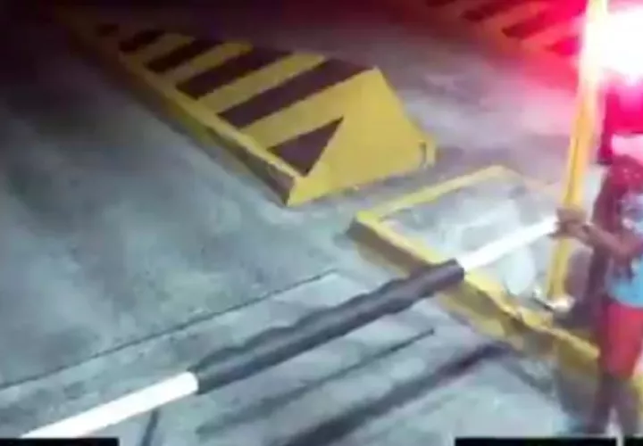 No es la primera vez que este sujeto es captado por las cámaras de seguridad de ENA. REDES SOCIALES