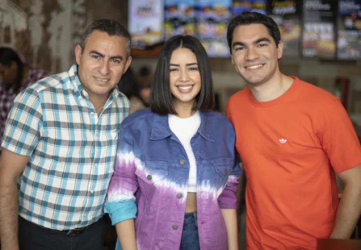 1.  Hervin Sosa, Dayana Sáez y Giovanni Scollo.  