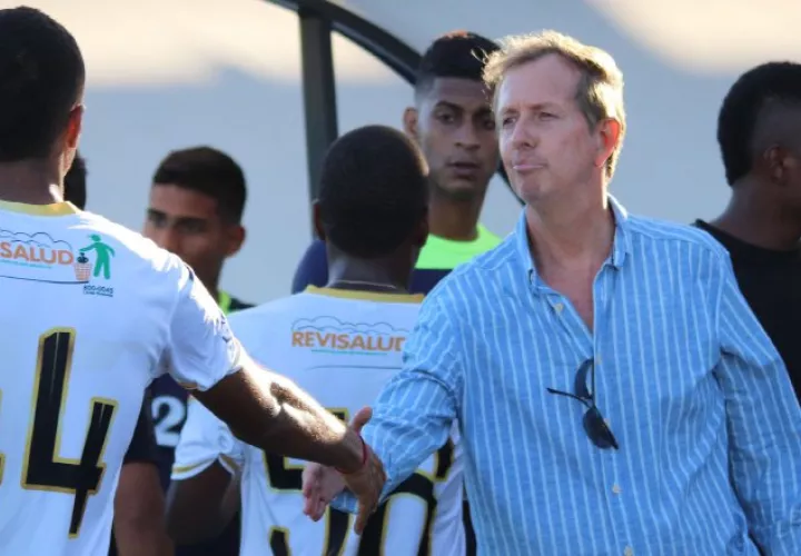 Gary Stempel en los entrenamientos con  Universitario. @Un